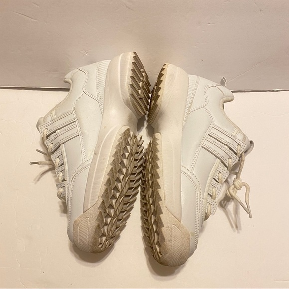 FILA white sneakers size 8.5 - Picture 4 of 7